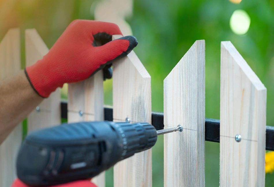 Fencing Contractors in Salem